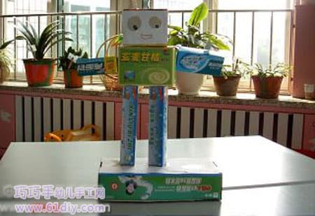废纸盒做的机器人_纸盒手工_巧巧手幼儿手工