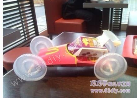 麦当劳薯条盒和饮料杯盖、吸管制作的赛车，酷！
