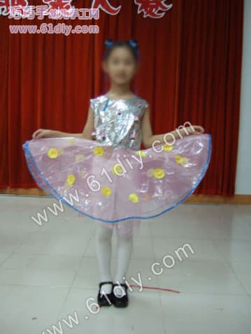 塑料膜制作漂亮裙子