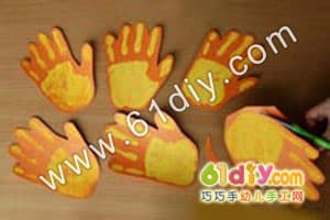 手掌印太阳手工Yellow Handprint Sun