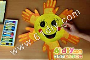 手掌印太阳手工Yellow Handprint Sun