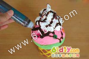 纸杯冰激凌手工制作Ice Cream Sundae craft