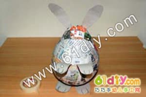 气球报纸制作兔子模型