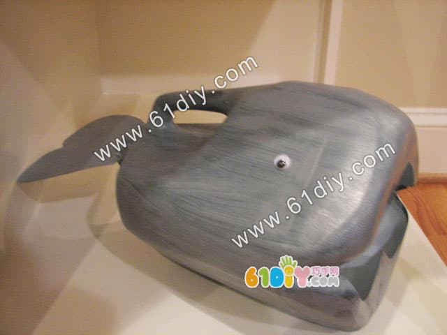 塑料桶制作鲸鱼