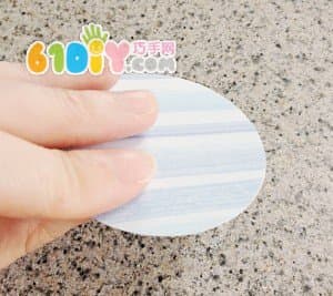 节日的圆形纸片挂饰制作