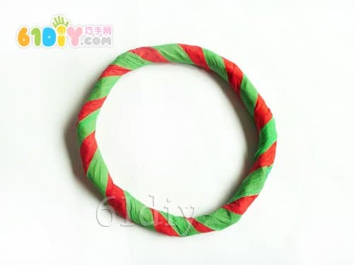 旧报纸手工制作圣诞花环