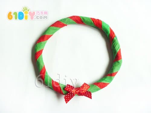 旧报纸手工制作圣诞花环