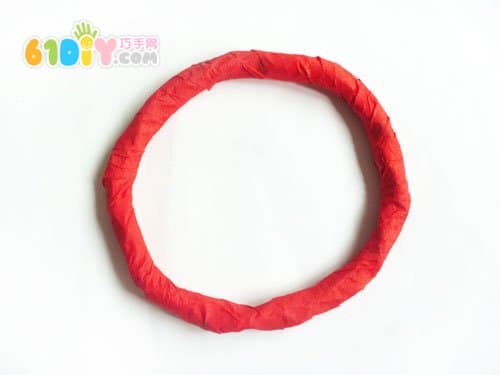 旧报纸手工制作圣诞花环