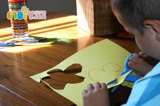 幼儿园三八节手工——怎样制作纸花