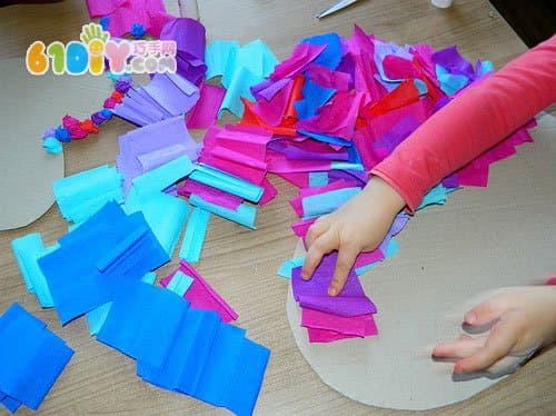 幼儿园三八节手工礼物——皱纹纸爱心