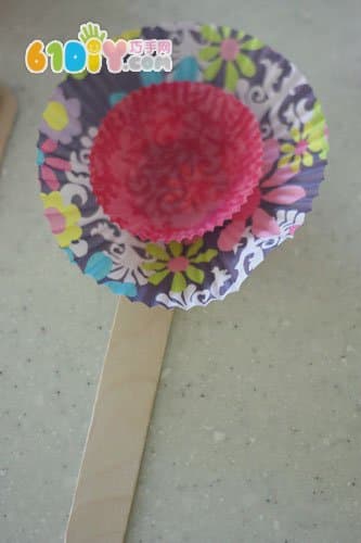 用蛋糕纸制作美丽的小花