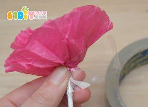 幼儿园三八节手工礼物——棒棒糖纸花