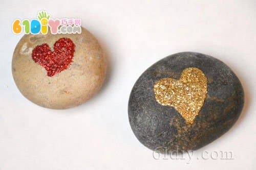 妇女节手工礼物——爱心石头