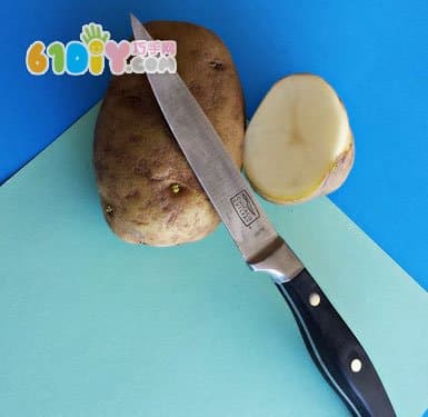 幼儿园手工:土豆印章画彩蛋