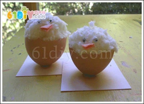 儿童制作蛋壳毛线小鸡