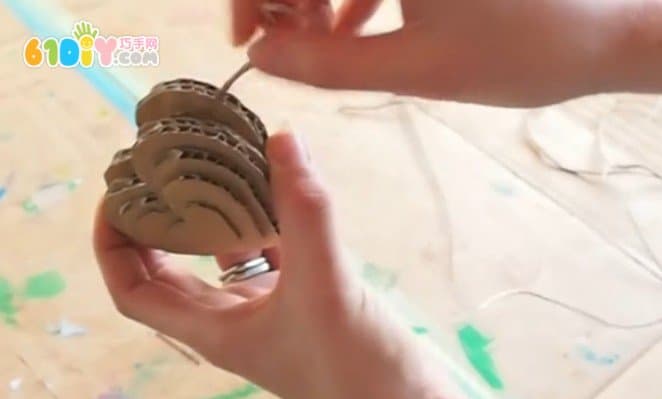 硬纸板DIY制作母亲节爱心项链