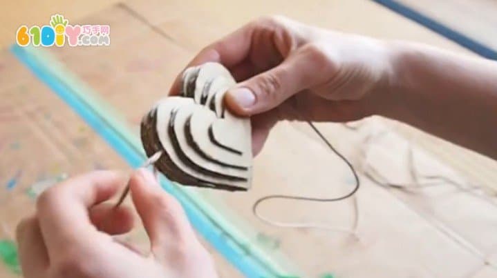 硬纸板DIY制作母亲节爱心项链