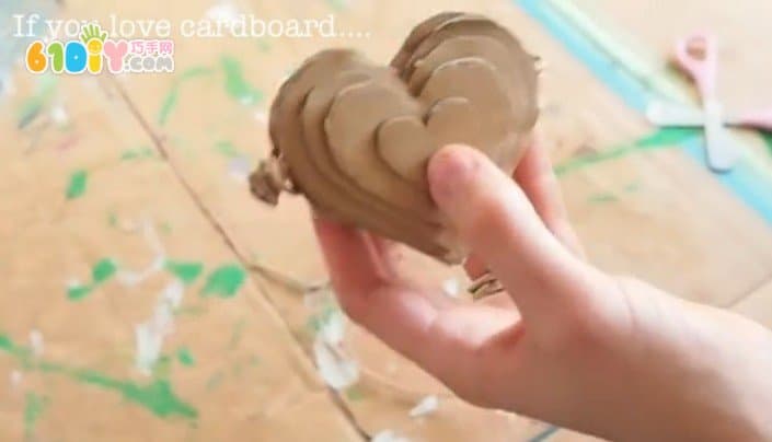 硬纸板DIY制作母亲节爱心项链