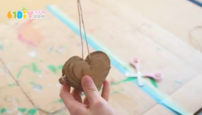 硬纸板DIY制作母亲节爱心项链