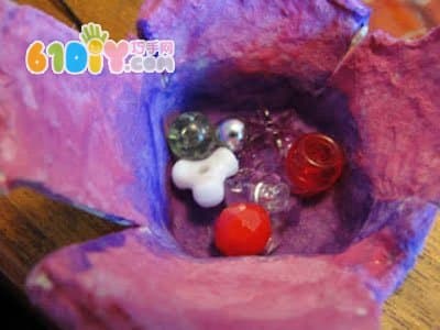 儿童春天手工——鸡蛋盒DIY花朵挂饰