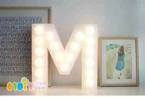 字母M的灯具制作