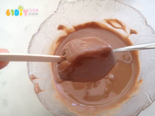 DIY美味的猕猴桃巧克力棒