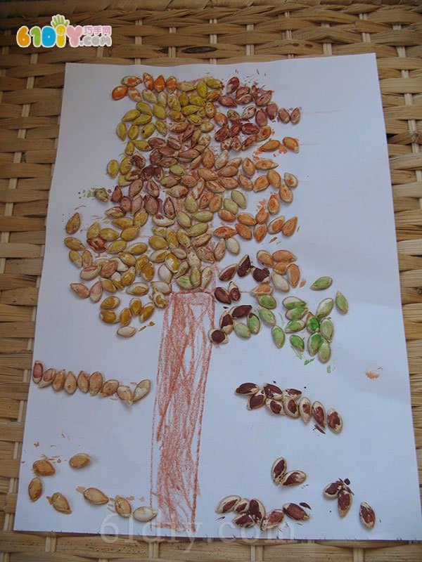南瓜籽制作秋天的树贴画