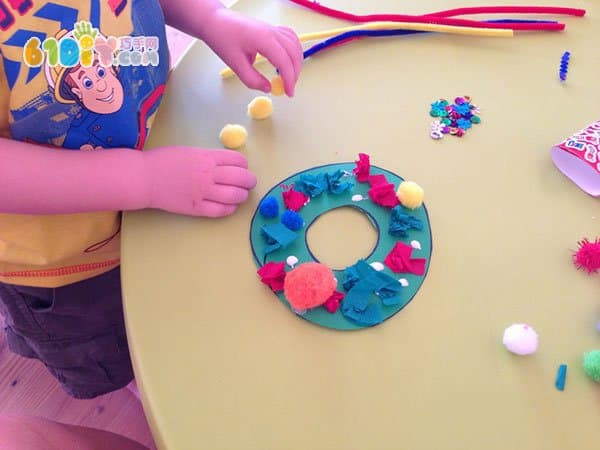 幼儿小制作 漂亮的圣诞花环