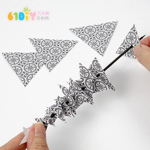 三角形纸片制作立体圣诞树