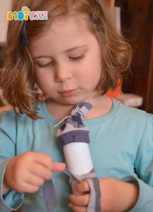 儿童DIY可爱的纸筒雪人