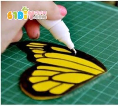 漂亮的纸蝴蝶手工教程