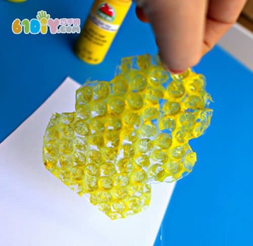 儿童绘画 指印画小蜜蜂和泡泡印蜂窝