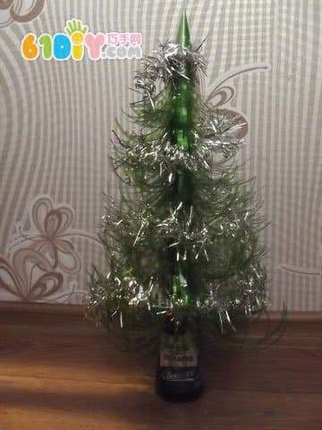 饮料瓶废物利用制作圣诞树