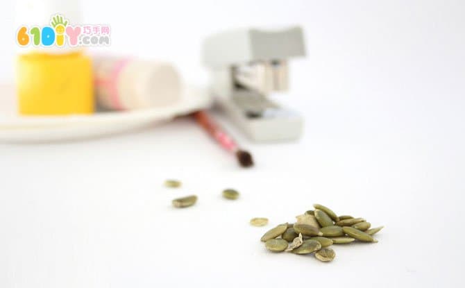 儿童手工制作纸盘手鼓