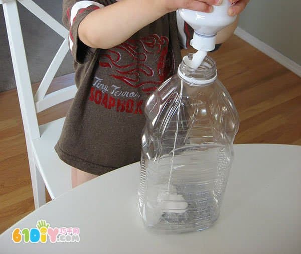儿童创意DIY 饮料瓶制作火箭
