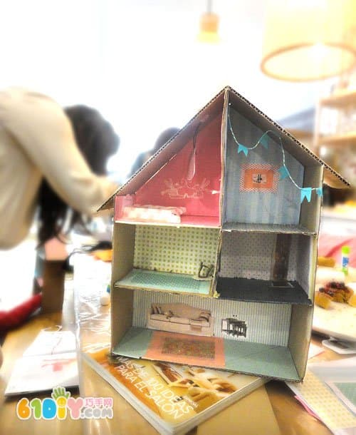 亲子DIY 废纸箱制作纸房子