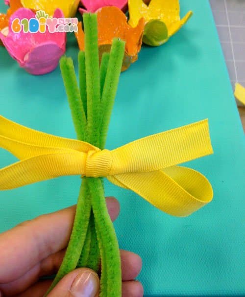 母亲节礼物DIY 鸡蛋托制作郁金香装饰画