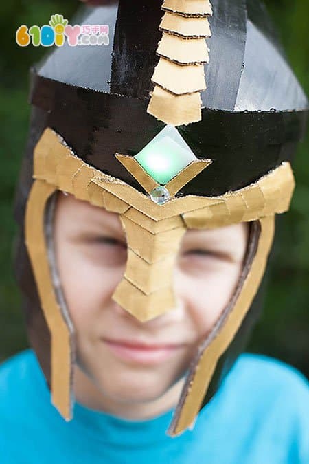 扮演道具 废纸板制作骑士头盔