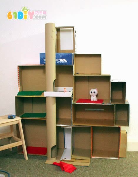 废纸箱制作娃娃们的房子