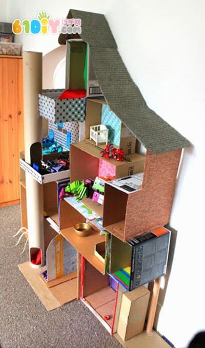 废纸箱制作娃娃们的房子