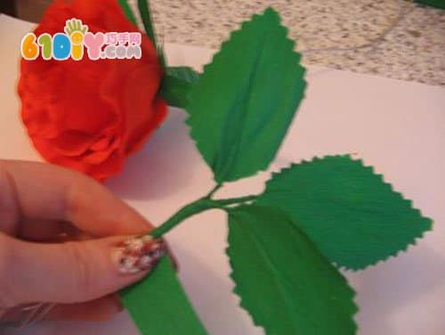 情人节皱纹纸玫瑰花制作步骤