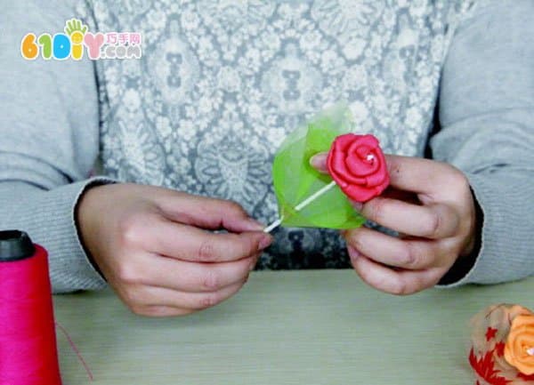 情人节制作海绵纸玫瑰花教程