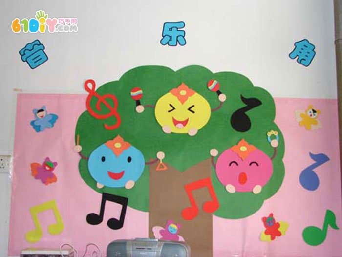 音乐角卡通墙面布置 树上的栗子娃娃