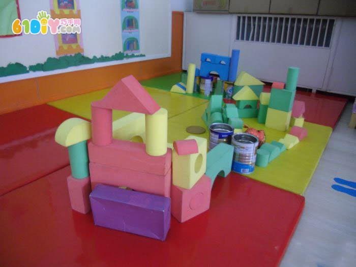 幼儿园建构区图片 我爱搭房子