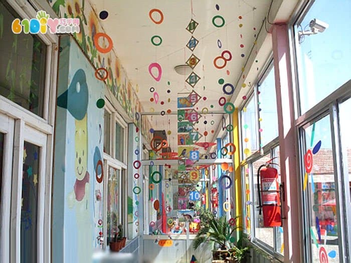 幼儿园走廊布置 圈圈吊饰