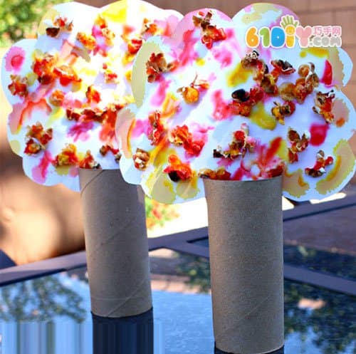 儿童DIY 用爆米花制作秋天的树