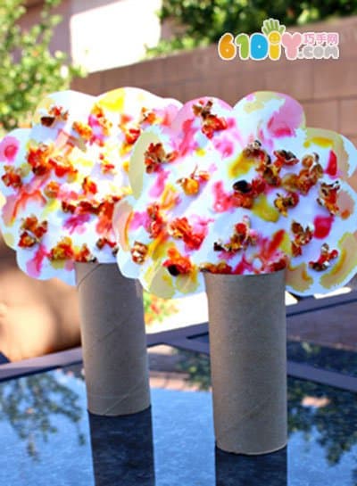 儿童DIY 用爆米花制作秋天的树