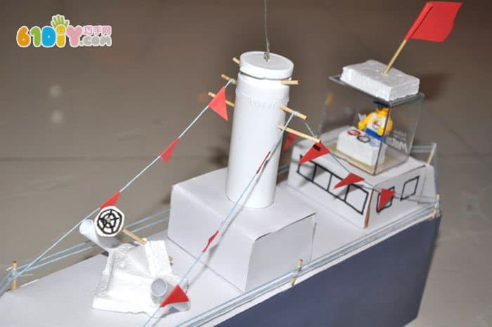 废纸盒制作的军舰模型作品