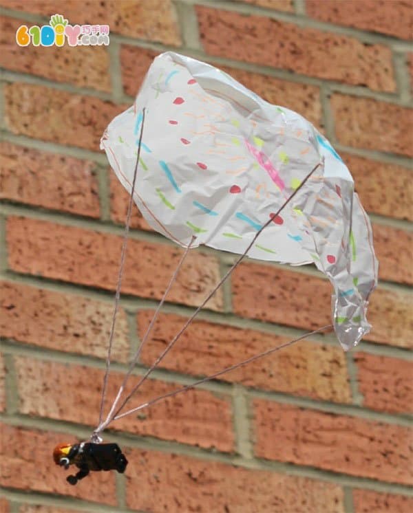 儿童手工 利用废塑料袋制作降落伞