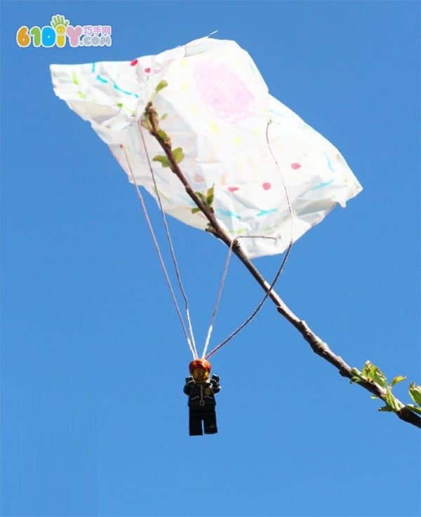 儿童手工 利用废塑料袋制作降落伞